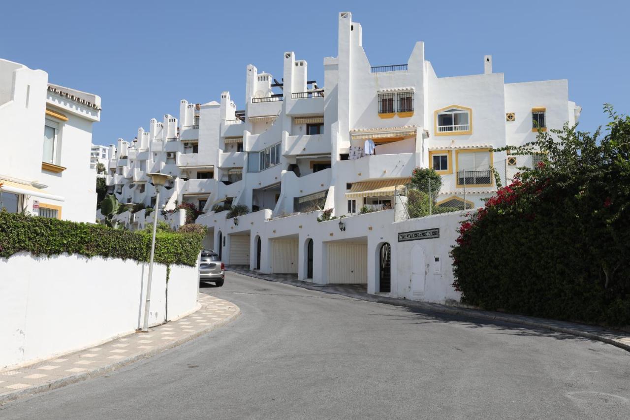 082 - Stunning Sea Views Beachfront Apartment Benalmádena Exterior photo
