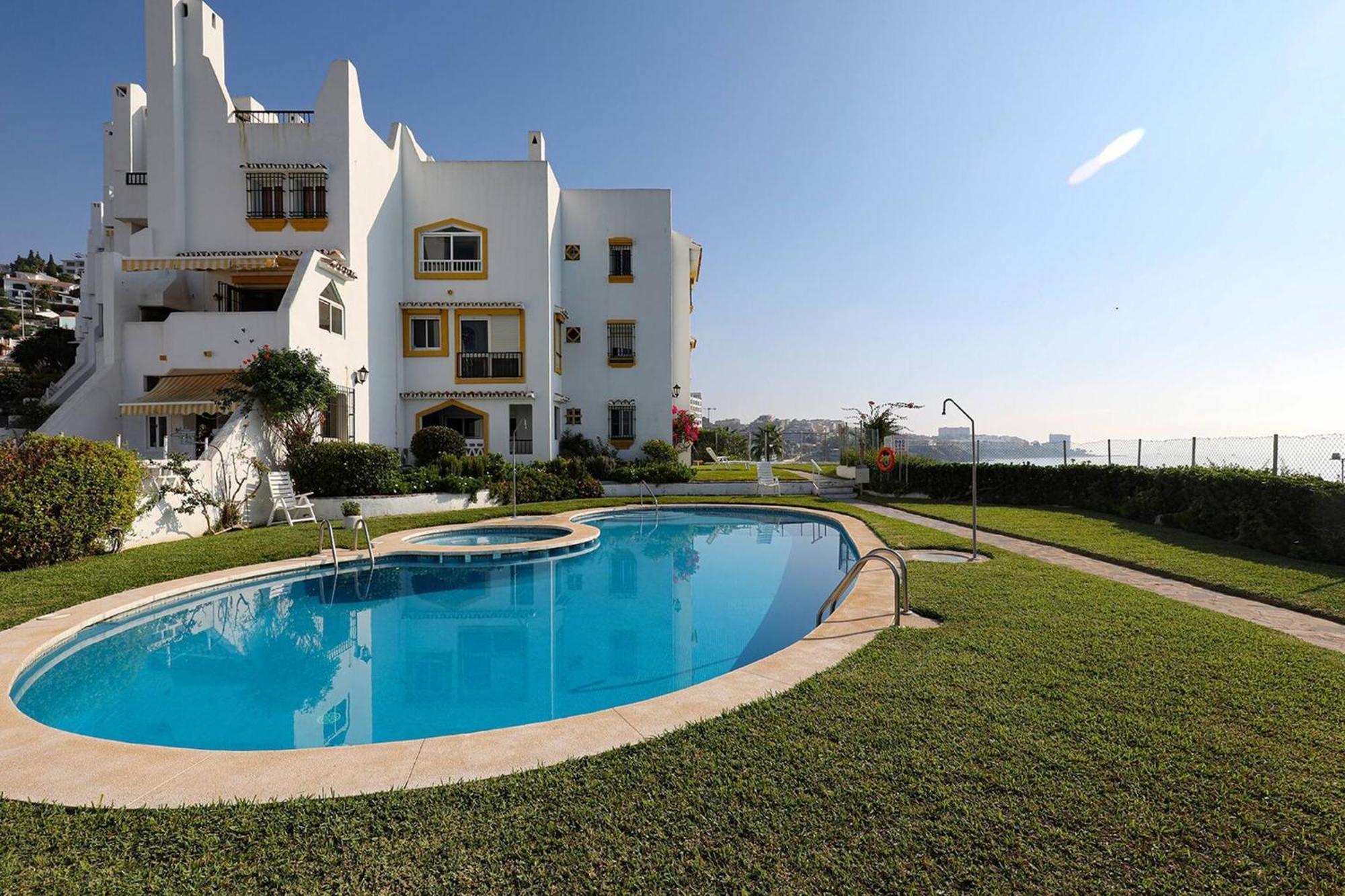 082 - Stunning Sea Views Beachfront Apartment Benalmádena Exterior photo